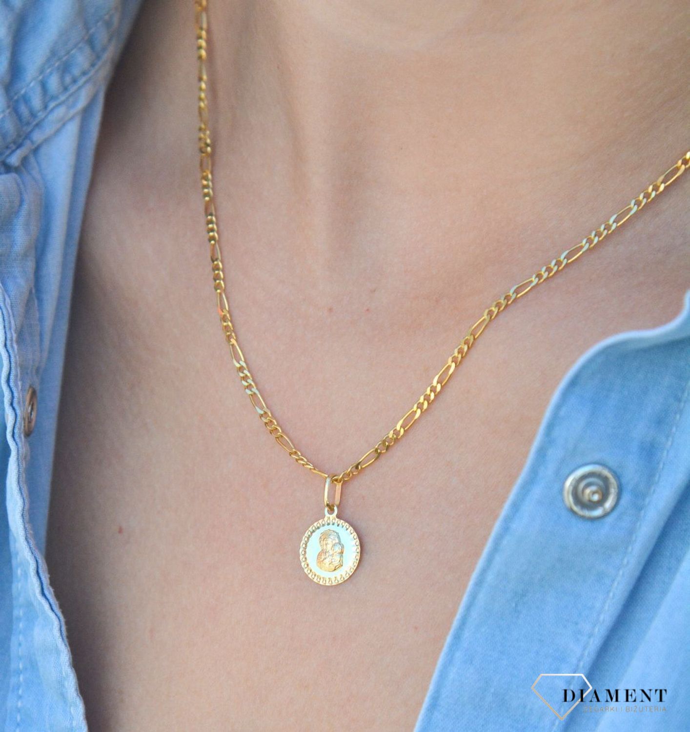 Złota zawieszka medalik okrągły Matka Boska ZA 3161 333. Medalik będący wspaniałą pamiątką i prezentem z okazji chrztu, komunii czy bierzmowania. Zawieszka wykonana ze złota próby 333. Piękna biżuteria o bogatej symbolice rel.jpg